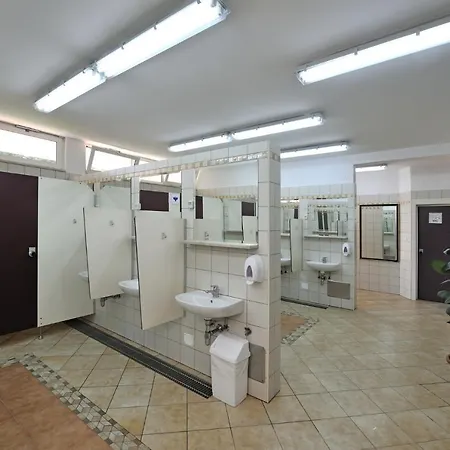 Caravans Bijela Uvala キャンプ場 *