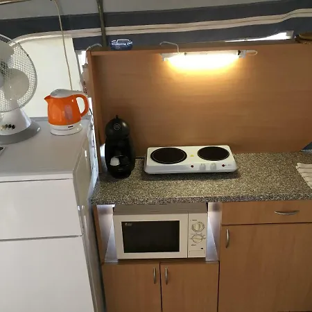 Caravans Bijela Uvala ポレッチ