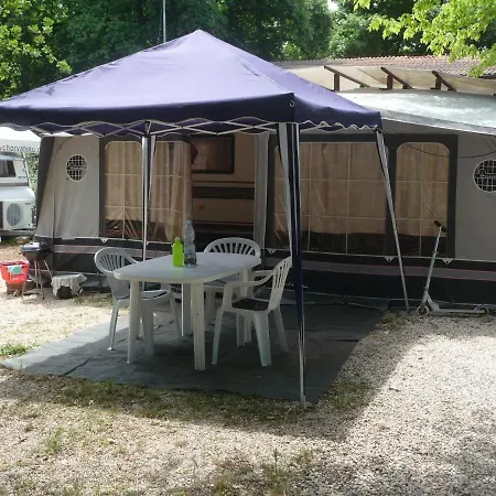 Caravans Bijela Uvala ポレッチ